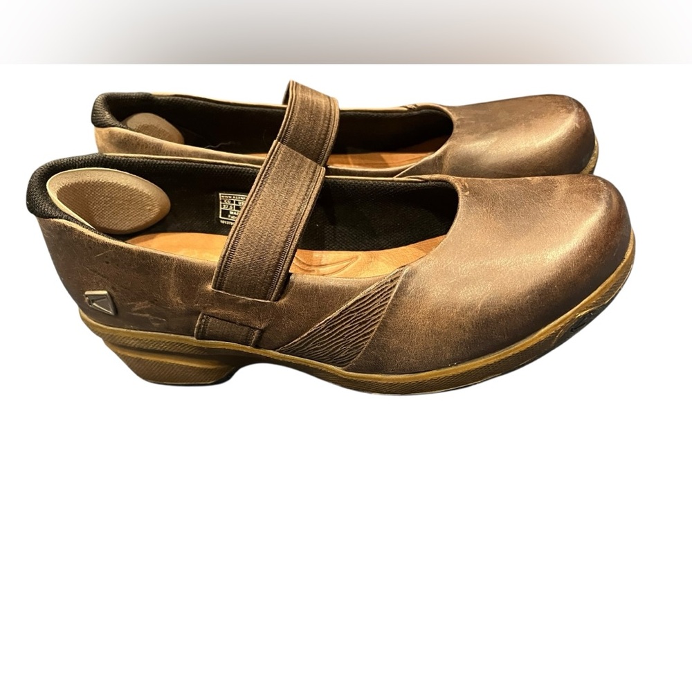 Keen Brown Wedges